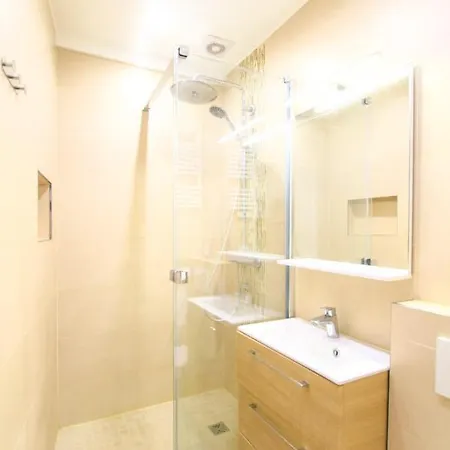 Apartament Bright And Comfortable Apt With Wifi In Clichy Clichy